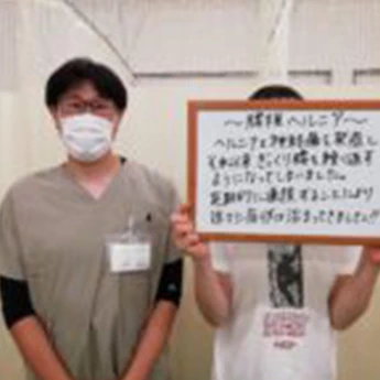 患者さんと施術スタッフの写真10